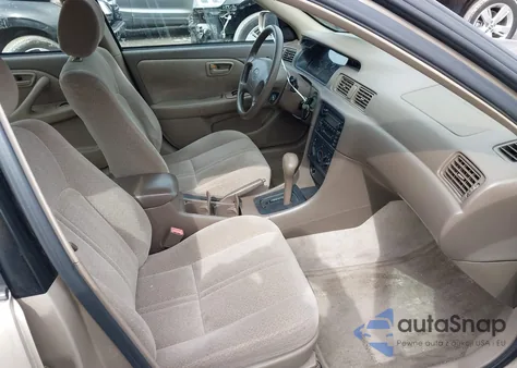 2000 Toyota Camry Le from USA, damaged, VIN 4T1BG22K8YU975005